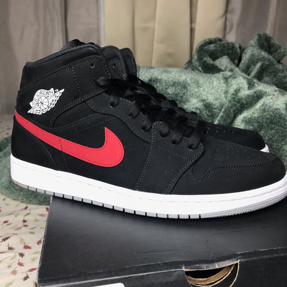 **SOLD** Jordan 1 “Multicolor swoosh” Sz 11.5